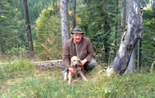 Jagdschule Wiesensteig 2019 – Jäger mit Hund im winterlichen Lehrrevier