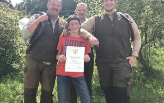 Jagdschule Wiesensteig 2019 – Absolventen mit Urkunde im Grünen
