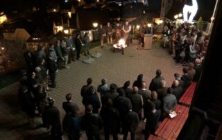 Jagdschule Wiesensteig 2019 – Jägerschlag-Zeremonie am Abend im Hof der Jagdschule