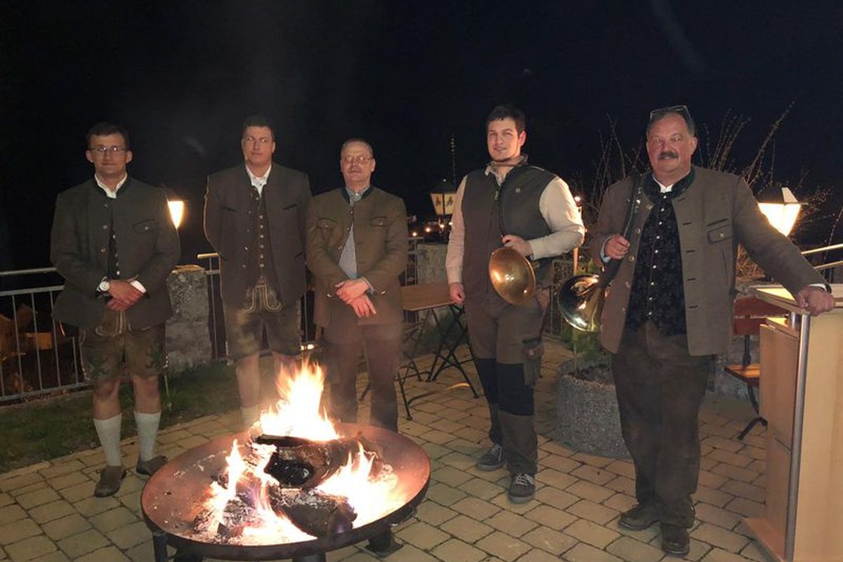 Jagdschule Wiesensteig – Jägerschlag 2019 am Feuer