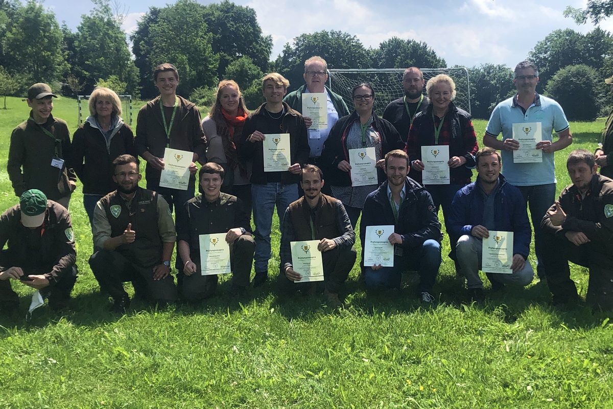 Jagdschule Wiesensteig – Jahrgang 2021 mit Prüfungszeugnissen im Revier