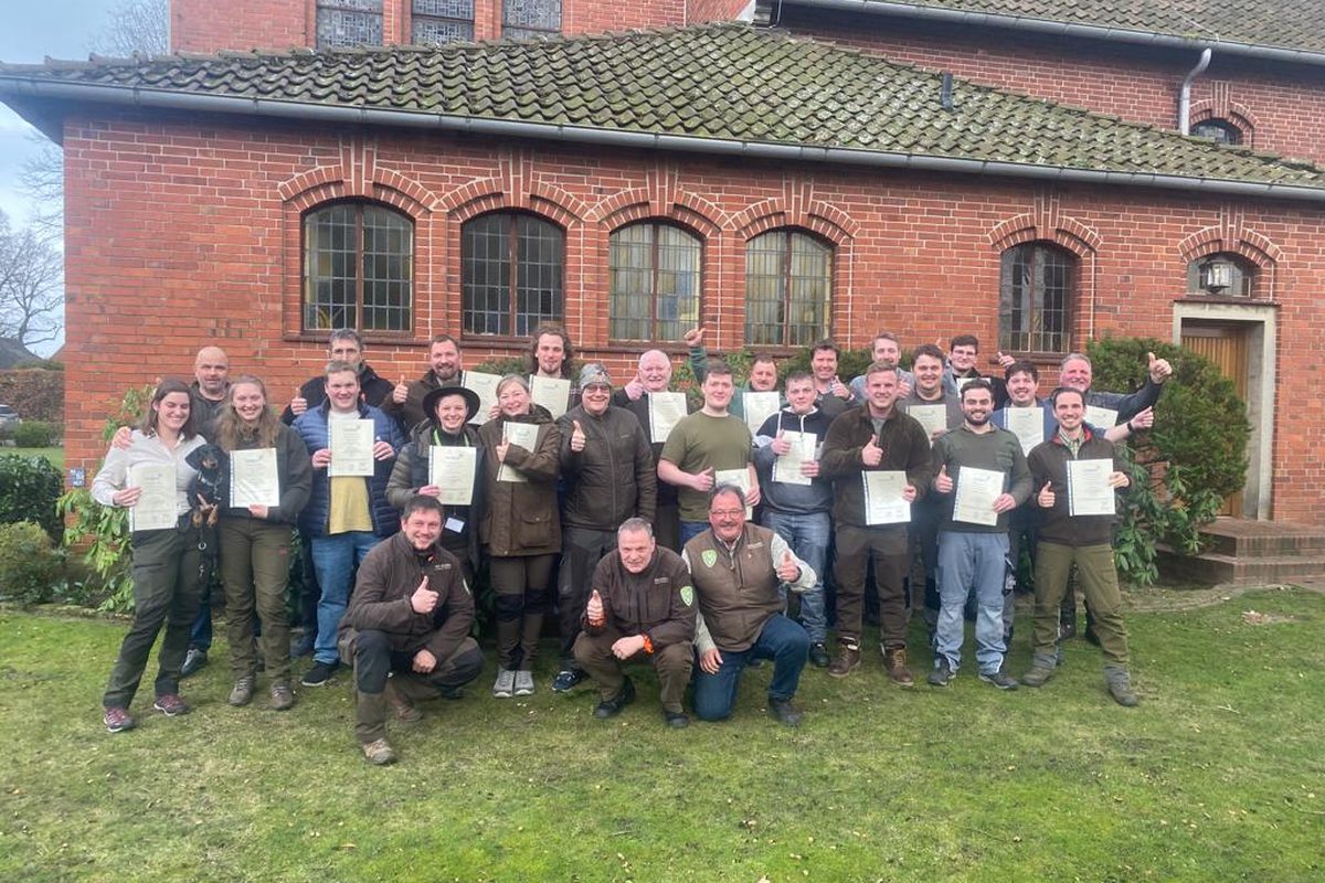 Jagdschule Wiesensteig – Jungjägerinnen und Jungjäger 2023 nach bestandener Prüfung