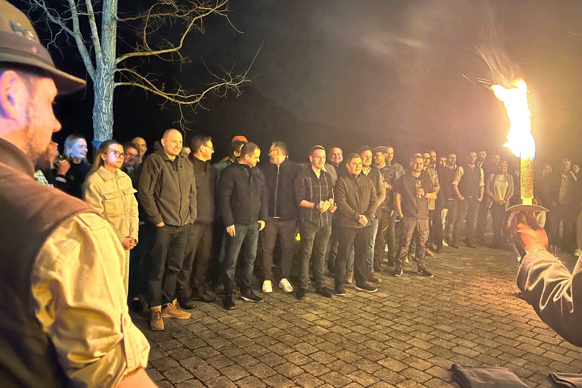 Jagdschule Wiesensteig – Traditioneller Jägerschlag 2025 mit Fackeln am Abend